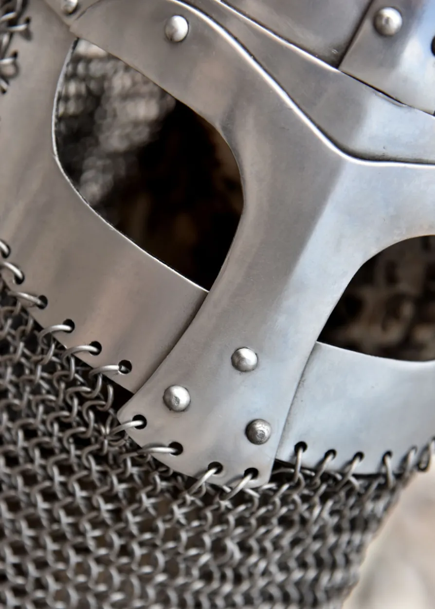 Vendelzeitlicher Spangenhelm mit Kettenbrünne
