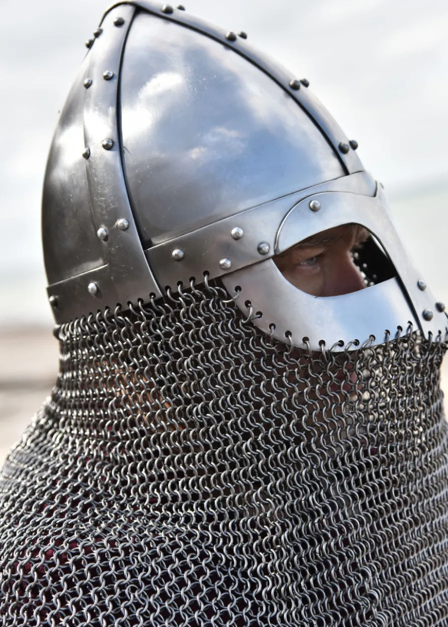Vendelzeitlicher Spangenhelm mit Kettenbrünne
