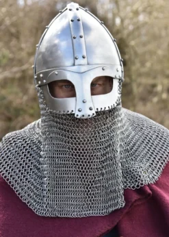 Vendelzeitlicher Spangenhelm mit Kettenbrünne