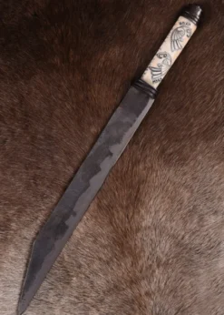 Wikinger-Langsax, Knochengriff mit nordischen Raben Hugin und Munin
