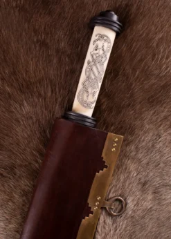 Wikinger-Langsax mit Knochengriff im Jellinge-Stil, 10. Jh.