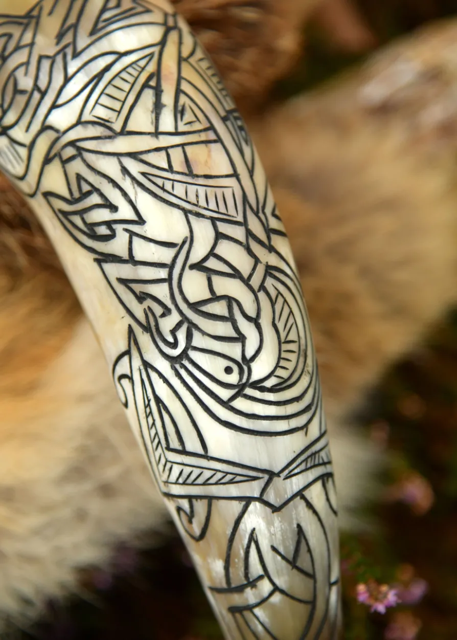 Wikinger-Trinkhorn mit Fenrir-Motiv