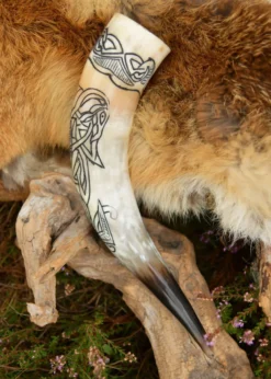 Wikinger-Trinkhorn mit Fenrir-Motiv