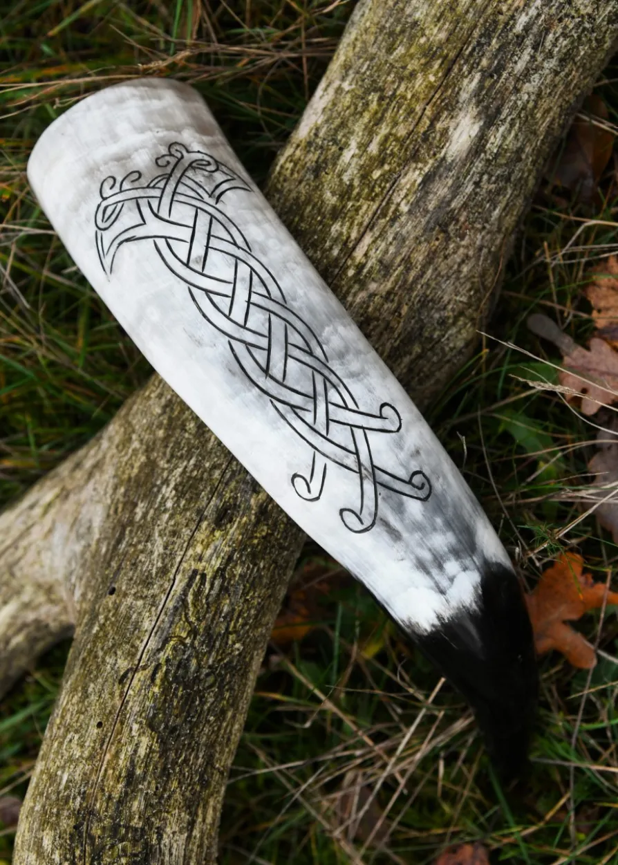 Wikinger-Trinkhorn mit Raben in Knotenmuster