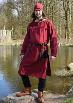 Wikinger Tunika Ove mit Fischgrätmuster, weinrot