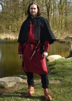 Wikinger Tunika Ove mit Fischgrätmuster, weinrot