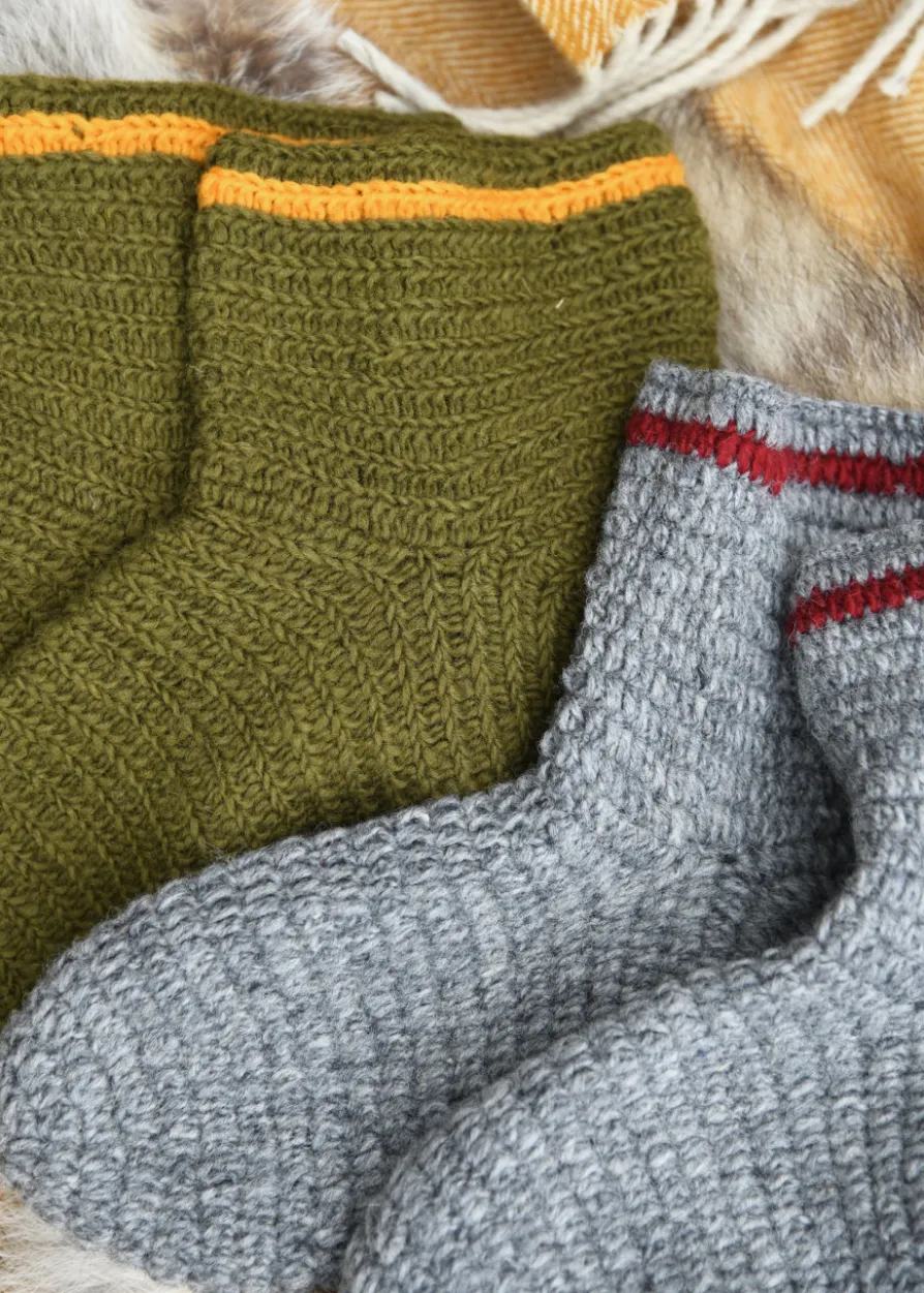 Wollsocken, gehäkelt, grau-weinrot