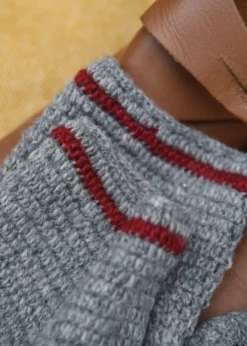 Wollsocken, gehäkelt, grau-weinrot