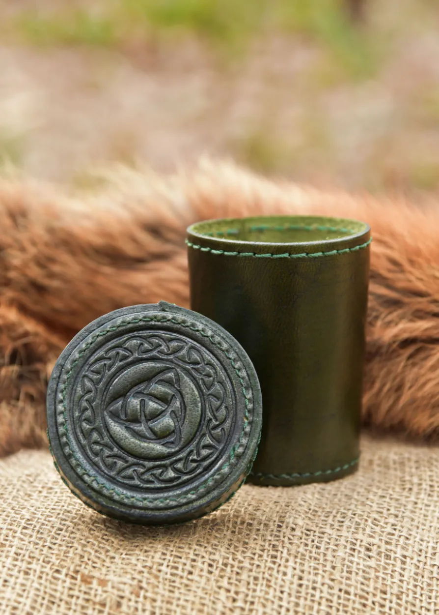 Würfelbecher aus Leder mit Deckel, Knotenmuster-Prägung, grün