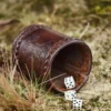 Würfelbecher aus Leder mit geprägtem Thorshammer, braun